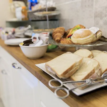 Maison Degli Artisti ראבנה