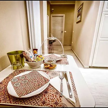 Bed & Breakfast Maison Degli Artisti 4*