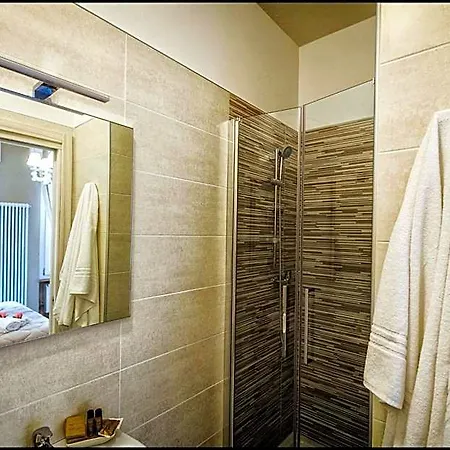 Bed & Breakfast Maison Degli Artisti 4*