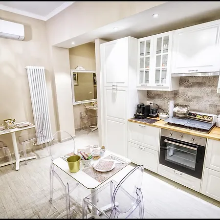 Bed & Breakfast Maison Degli Artisti 4*