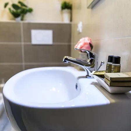 Maison Degli Artisti Bed and Breakfast 4*