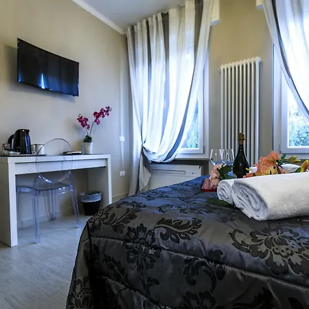 Bed & Breakfast Maison Degli Artisti 4*