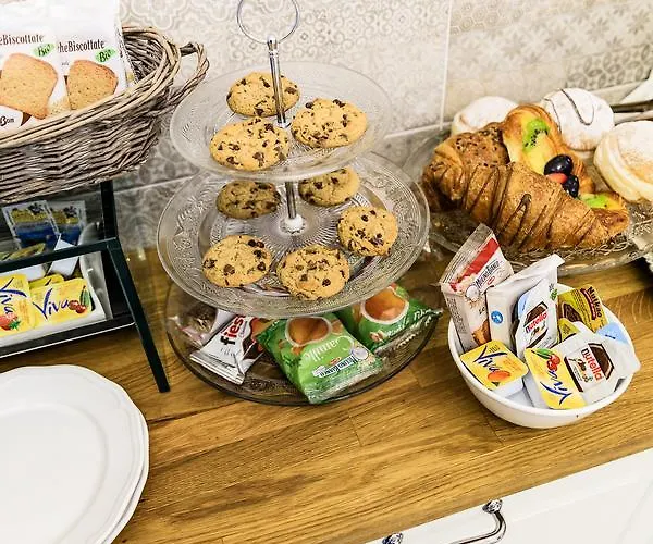 Maison Degli Artisti Bed & Breakfast 4*